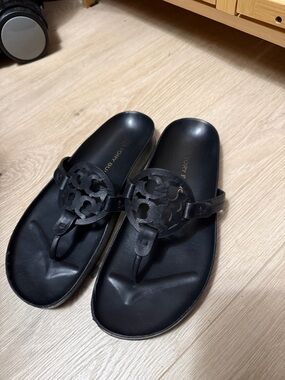 Tory Burch Black Miller Logo Thong Sandals - Round Cutout Medallion